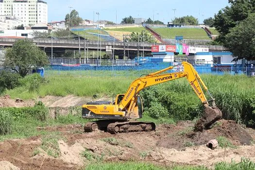 Governo estadual realiza nova rodada de limpeza nos piscinões em Mauá