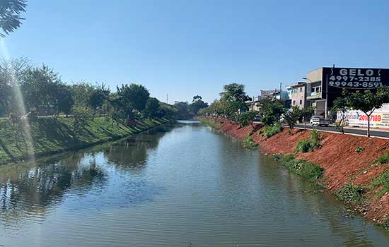 Semasa finaliza obra que aumenta capacidade do piscinão Santa Teresinha