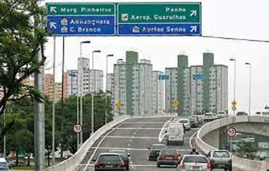 Pista expressa da Marginal Pinheiros será interditada hoje (6) para obras do Metrô