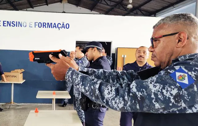 São Caetano realiza curso para GCMs utilizarem pistola de eletrochoque