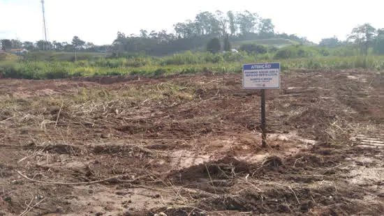 Ribeirão Pires instala placas em áreas públicas para evitar descarte irregular de lixo