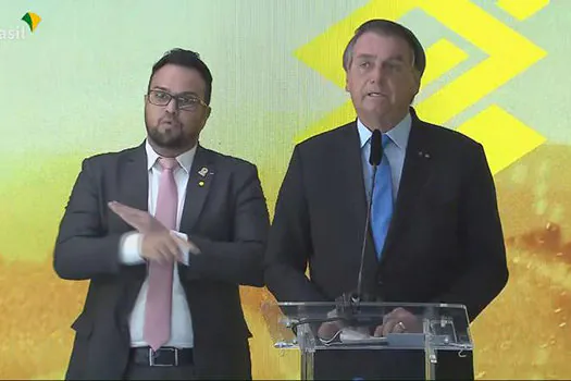 Bolsonaro cita parceria com Senado e Câmara em dois anos e meio de governo