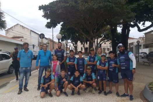 Alunos da Escolinha de Triathlon participam de ação pelo meio ambiente em Itú (SP)