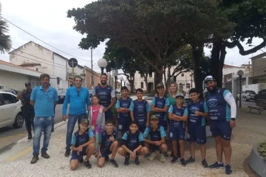 Alunos da Escolinha de Triathlon participam de ação pelo meio ambiente em Itú (SP)