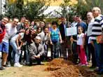 Biblioteca Paul Harris celebra a primavera com plantio de árvores