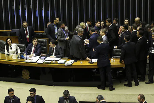 Plenário da Câmara registra 455 deputados em sessão da reforma da Previdência