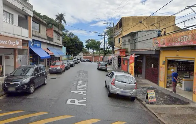 Policial baleado após suspeito tomar arma em SP recebe alta