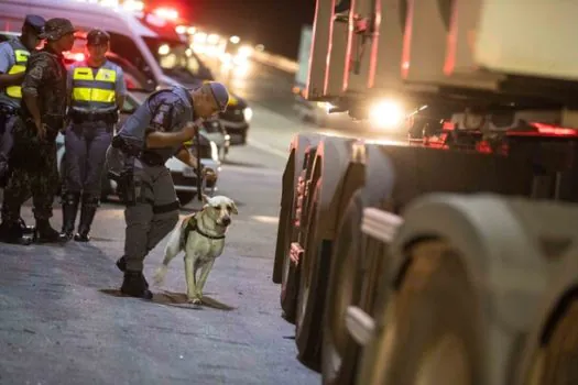 Polícia Militar de SP apreende um milhão de reais em cocaína na região da Cracolândia