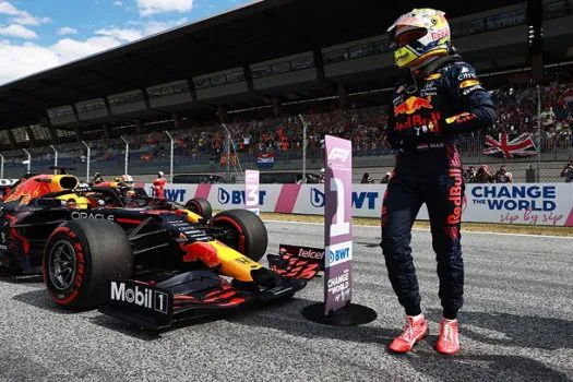 Verstappen brilha em treino no GP da Áustria e fatura 4ª pole consecutiva