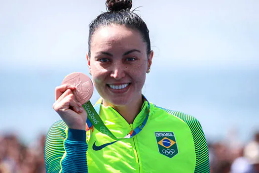 Poliana ganha a 1ª medalha Olímpica de maratona aquática do Brasil