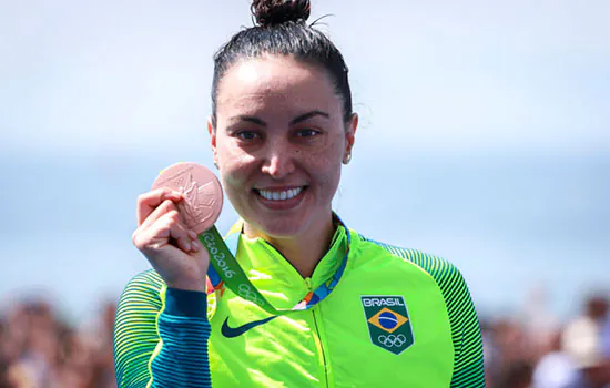 Poliana ganha a 1ª medalha Olímpica de maratona aquática do Brasil