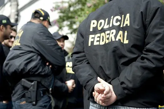 Polícia Federal combate no Paraná contrabandistas de cigarros