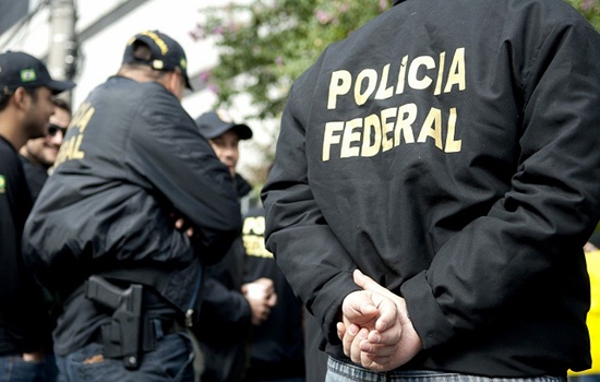 Polícia Federal combate no Paraná contrabandistas de cigarros