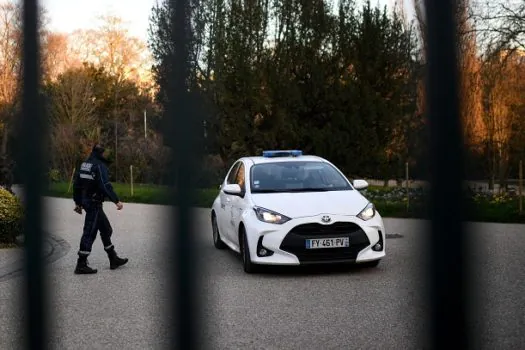 Cabeça de mulher esquartejada é encontrada em parque em área nobre de Paris