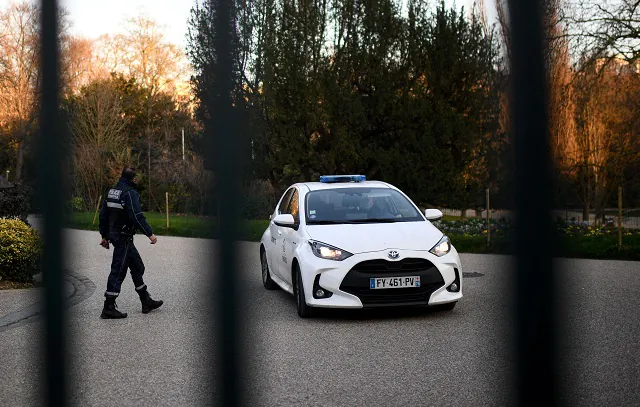 Cabeça de mulher esquartejada é encontrada em parque em área nobre de Paris