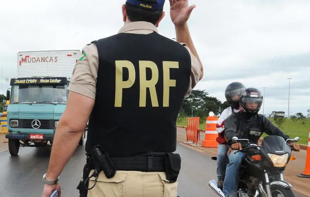 PM Rodoviária apreende carreta com mais de 2 toneladas de maconha em Itatinga