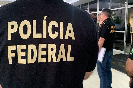 PF investiga crimes de contrabando e tráfico internacional de armas