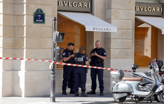 Suspeitos são capturados em perseguição após roubo de joias em Paris