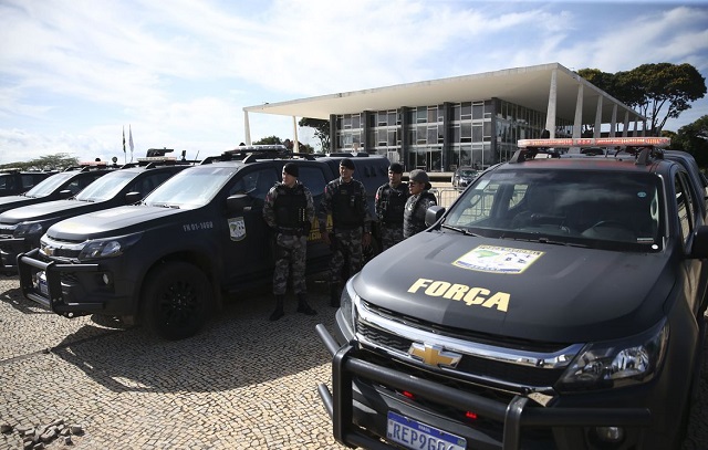Mais de 650 policiais chegam a Brasília para compor a Força Nacional