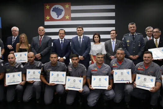 Governo de SP entrega prêmio Policial Nota 10