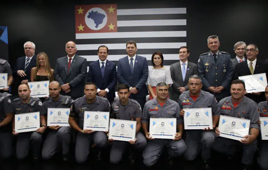 Governo de SP entrega prêmio Policial Nota 10