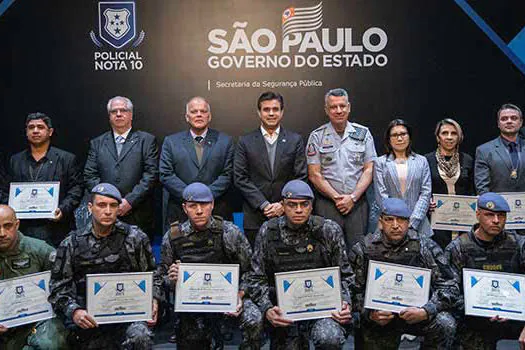 Estado homenageia os policiais nota 10 do mês