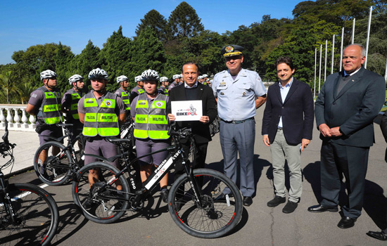 PM recebe 100 bicicletas elétricas para reforçar policiamento na Capital