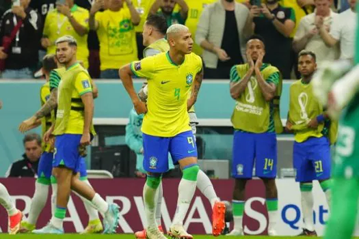 Pombo leva o prêmio de gol mais bonito da Copa