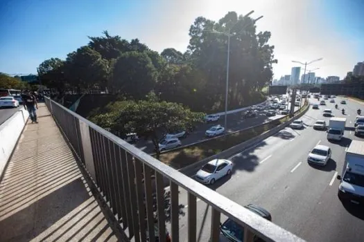 Criminosos usam pedras para assaltar motoristas na ponte Cidade Jardim, Marginal Pinheiros