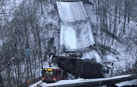 Ponte cai em Pittsburgh antes de Biden falar de infraestrutura