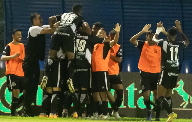 Ponte Preta goleia o Fluminense-PI e avança na Copa do Brasil