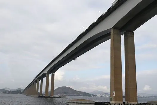 Após colisão de navio, ponte Rio-Niterói é totalmente liberada