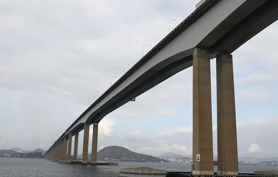 Após colisão de navio