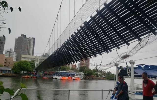 Jovem continua desaparecido após ponte ceder no Sul