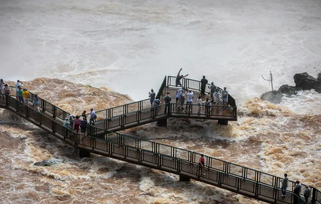 Foz do Iguaçu se beneficia com a reabertura de passarela argentina