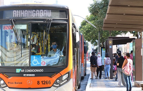 São Paulo distribui 1 milhão de máscaras em 32 terminais de ônibus