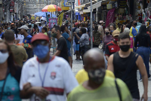 Desemprego cai para 13,2% no trimestre encerrado em agosto