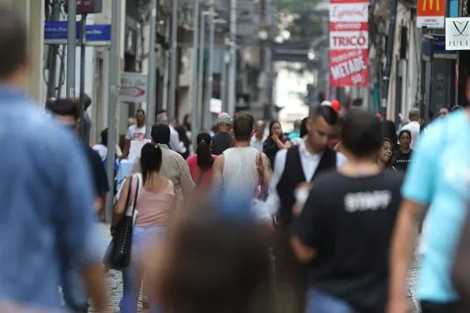 Covid-19: Brasil registra 9 mortes e 2.216 casos em 24 horas