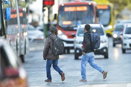 Brasil teve 23.040 casos e 206 mortes por covid-19 em 24 horas