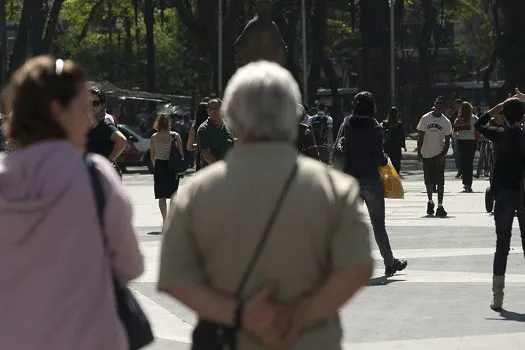 Contingente de idosos residentes no Brasil aumenta 39,8% em 9 anos