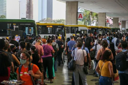 Taxa média de desocupação em 2022 ficou em 9,3%, diz IBGE