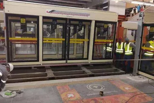 Portas de plataforma entram em operação na estação Artur Alvim do Metrô