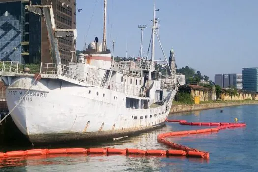 Justiça determina remoção de antigo navio da USP do porto de Santos