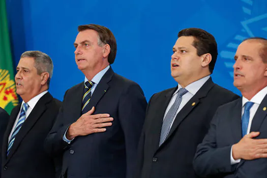 Bolsonaro participa de cerimônia de posse de ministros no Planalto