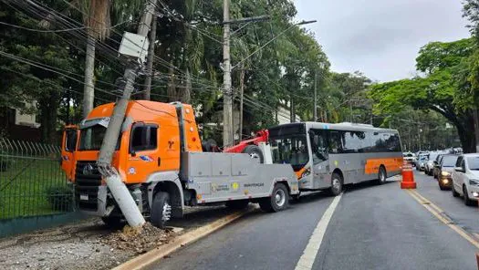 Maio Amarelo: Enel SP registrou 165 ocorrências com postes danificados por colisão em 2023