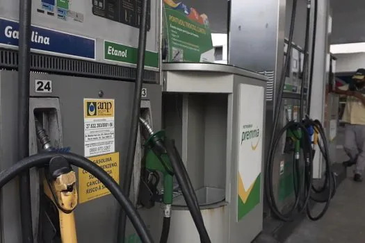 Procon verifica queda média de 5% no preço da gasolina no RJ