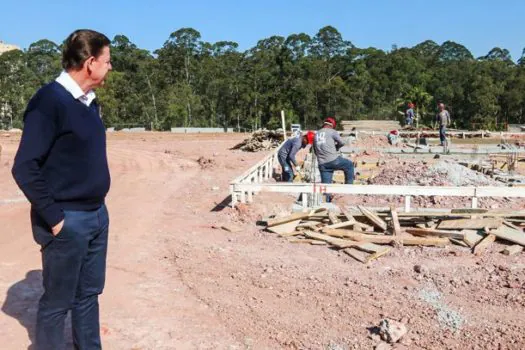 Prefeito Orlando Morando vistoria avanço nas obras da Praça da Cidadania de São Bernardo