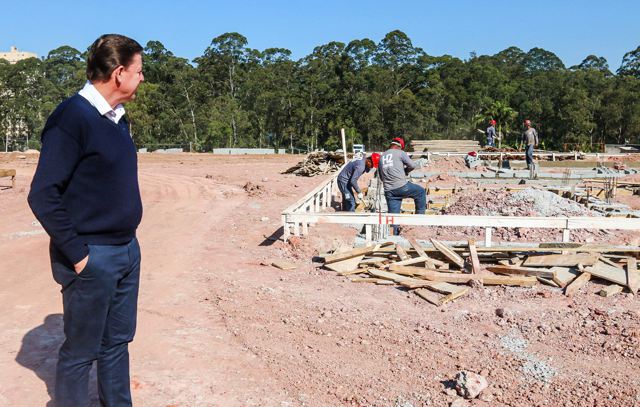 Prefeito Orlando Morando vistoria avanço nas obras da Praça da Cidadania de São Bernardo