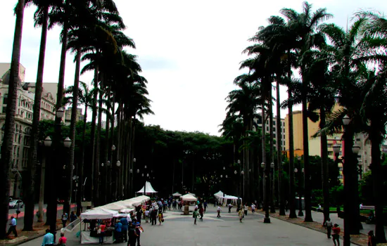 Arraial na Praça da Sé terá ‘esquenta’ durante a semana em São Paulo