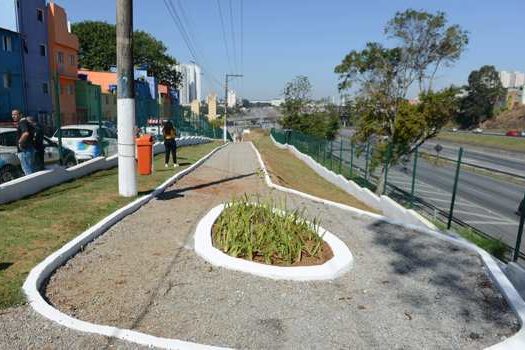 Prefeito Orlando Morando entrega Praça-Parque no D.E.R